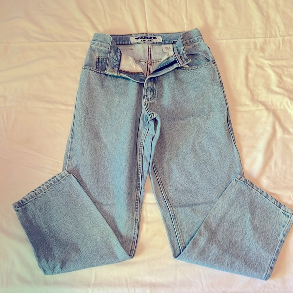 🌟 ANCHOR BLUE LOOSE Quality Built JEANS.   Light blue color.        Size 29x30